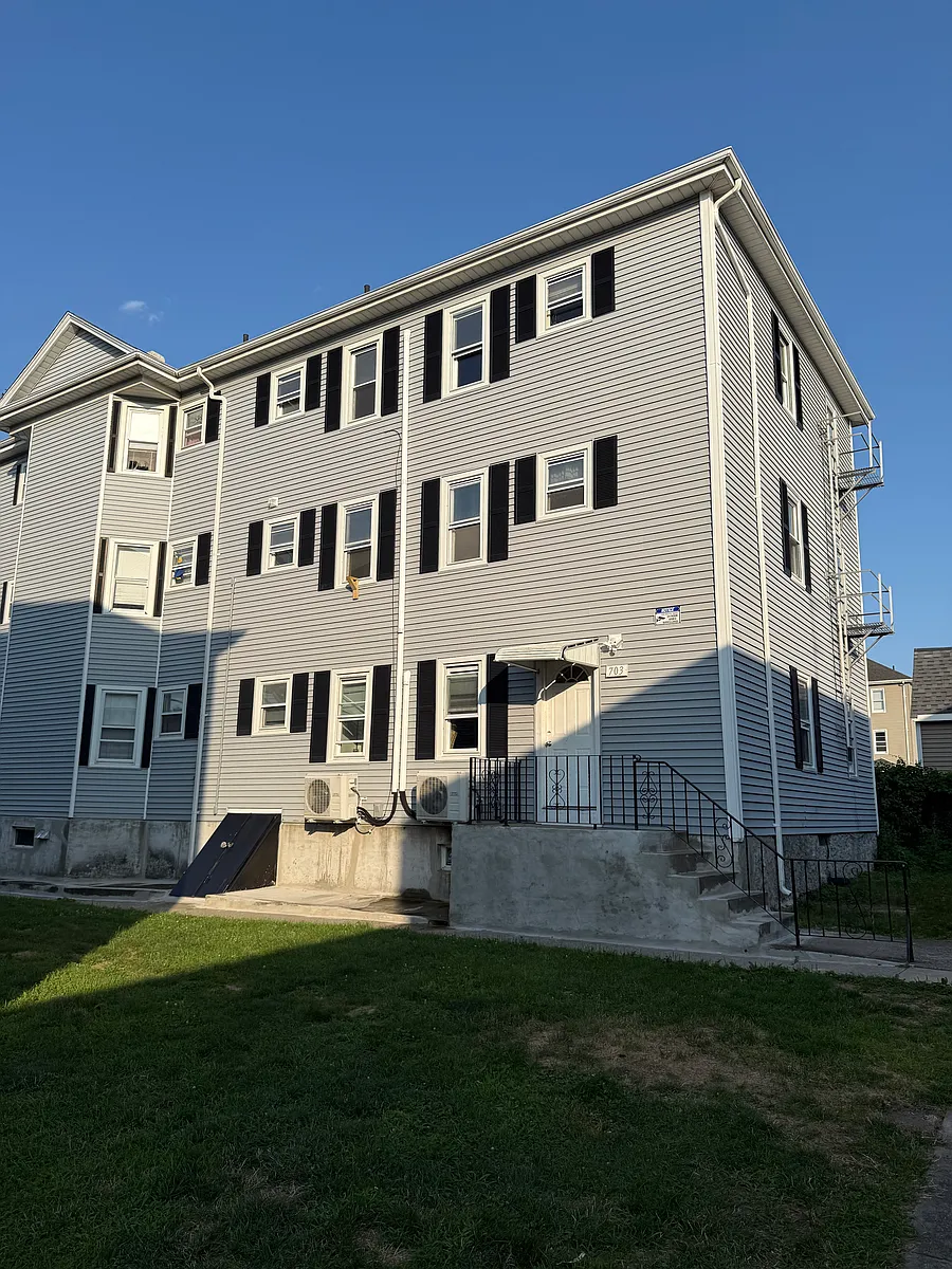 Building Photo - 703 Rodman St #2R