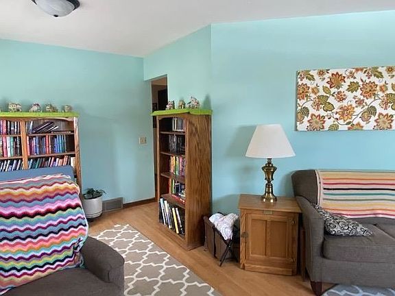 4th image of 1407 Camelot Dr