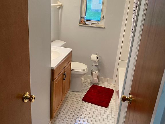 4th image of 5743 Wielert Ave