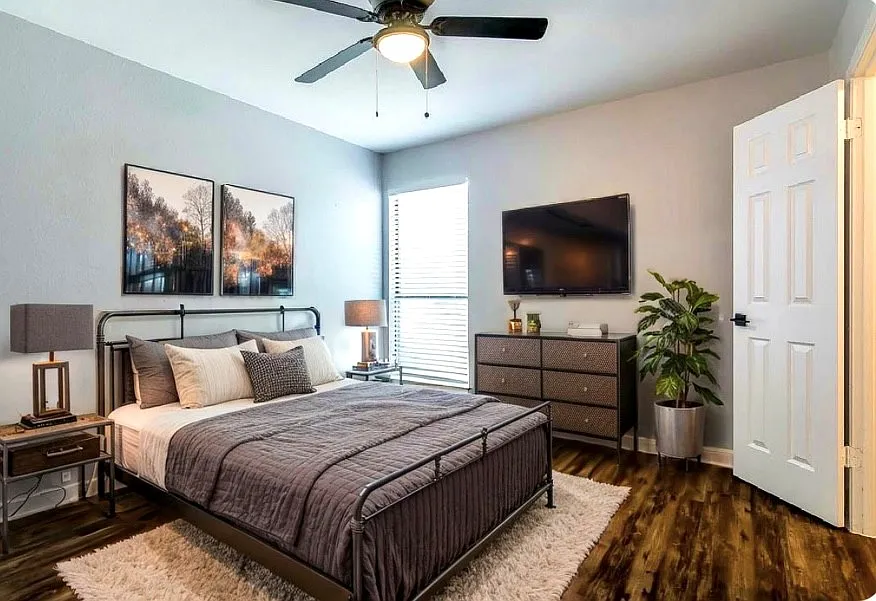 Two spacious same-size bedrooms in our 2x2 floor plan!