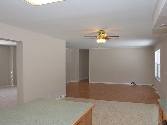 5th image of 1270 Coach Rd