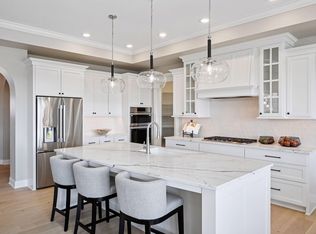 9044 Mills Ln, Chanhassen, MN 55317