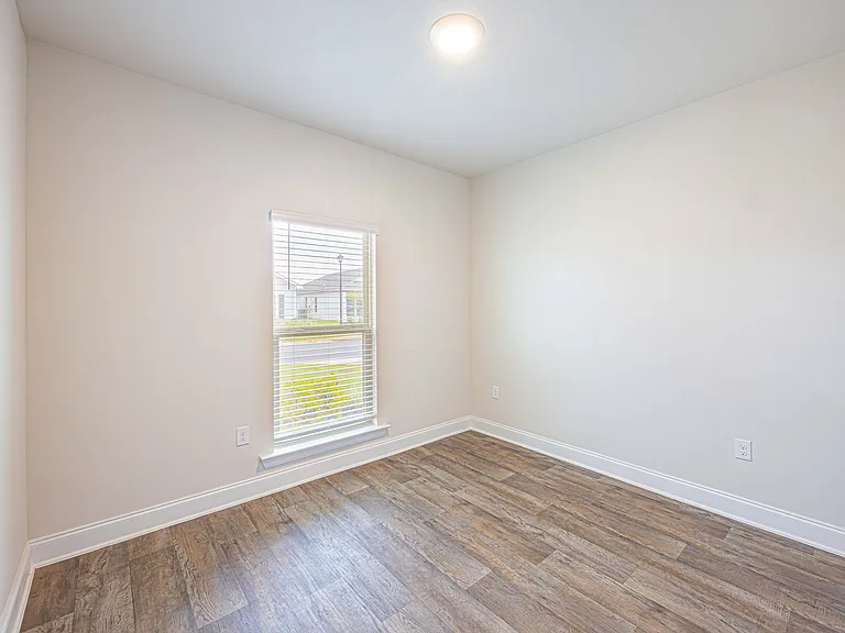 32667 Revere Dr — Photo 27