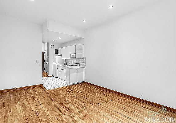 2nd image of 119 E 83rd St APT 4B