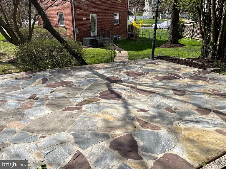 2924 Marshall St — Photo 44