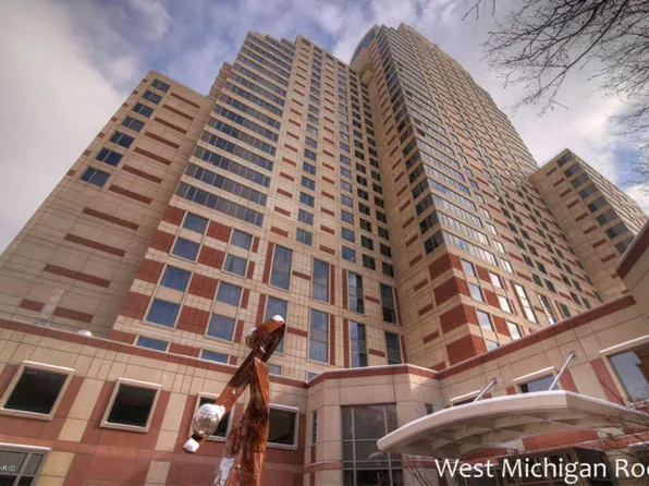 124 Campau Cir NW, Grand Rapids, MI 49503