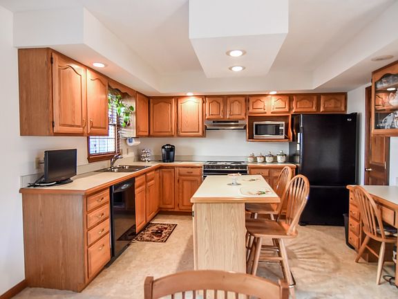5th image of 310 Rosemarie Ct