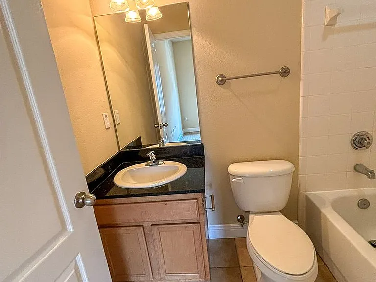 2946 SW 35th Pl #40 — Photo 20