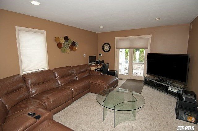 2nd image of 334 Everard St