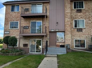 829 W College Blvd APT 101, Addison, IL 60101