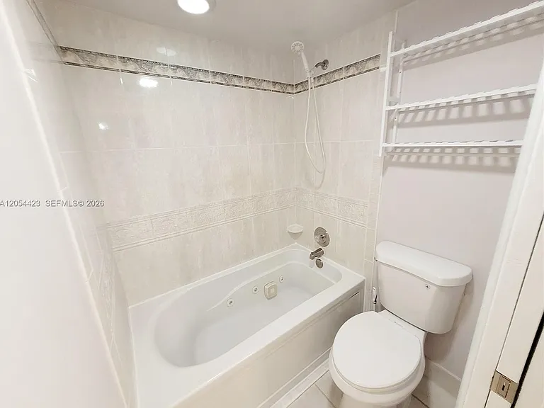 7523 Greenlake Way #C — Photo 18