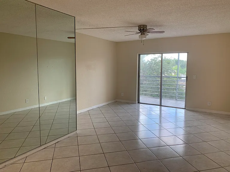 4364 NW 9th Ave #15-3B — Photo 9