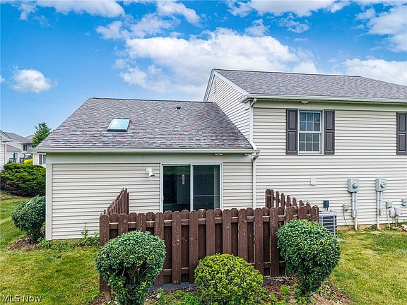 4th image of 650 Sturbridge Dr Unit 21
