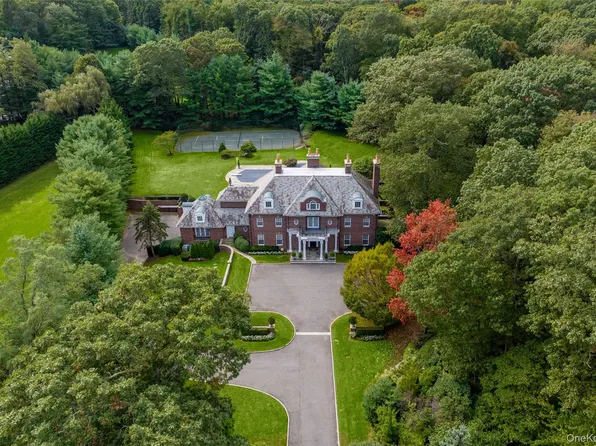 8 Vista Lane, Brookville, NY 11545