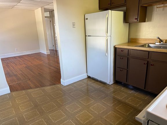 3rd image of 949-951 Columbia St #3