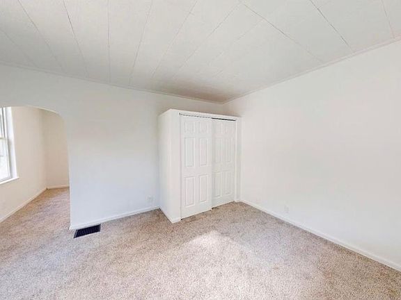 4th image of 1627 Dewey Ave #1