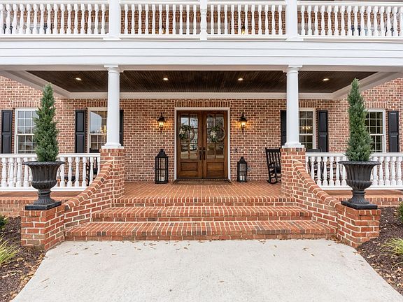 3rd image of 128 Chasewater Dr