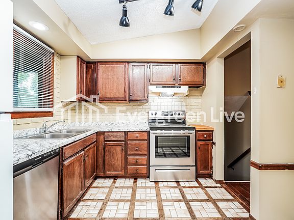 5th image of 3994 Vermilion Ave