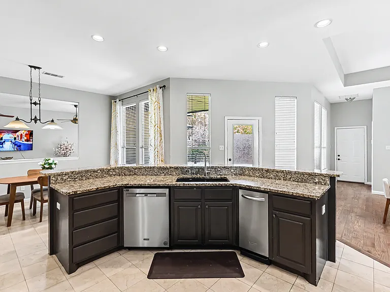 2451 Valley View Dr — Photo 42