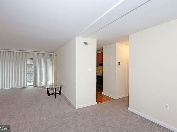 4th image of 428 Girard St APT 179