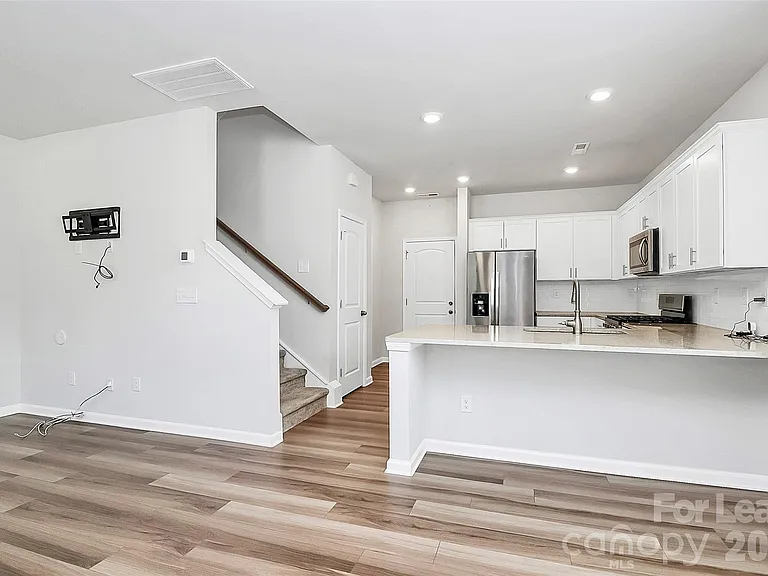 720 Herlong Ave — Photo 9