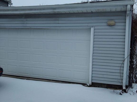 2nd image of 2044 Hoyt St
