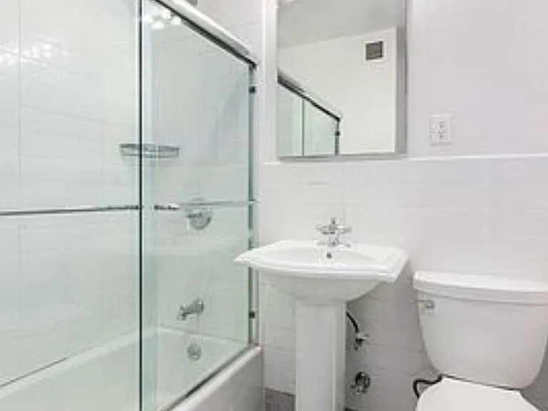 150 W 47th St #2G — Photo 2