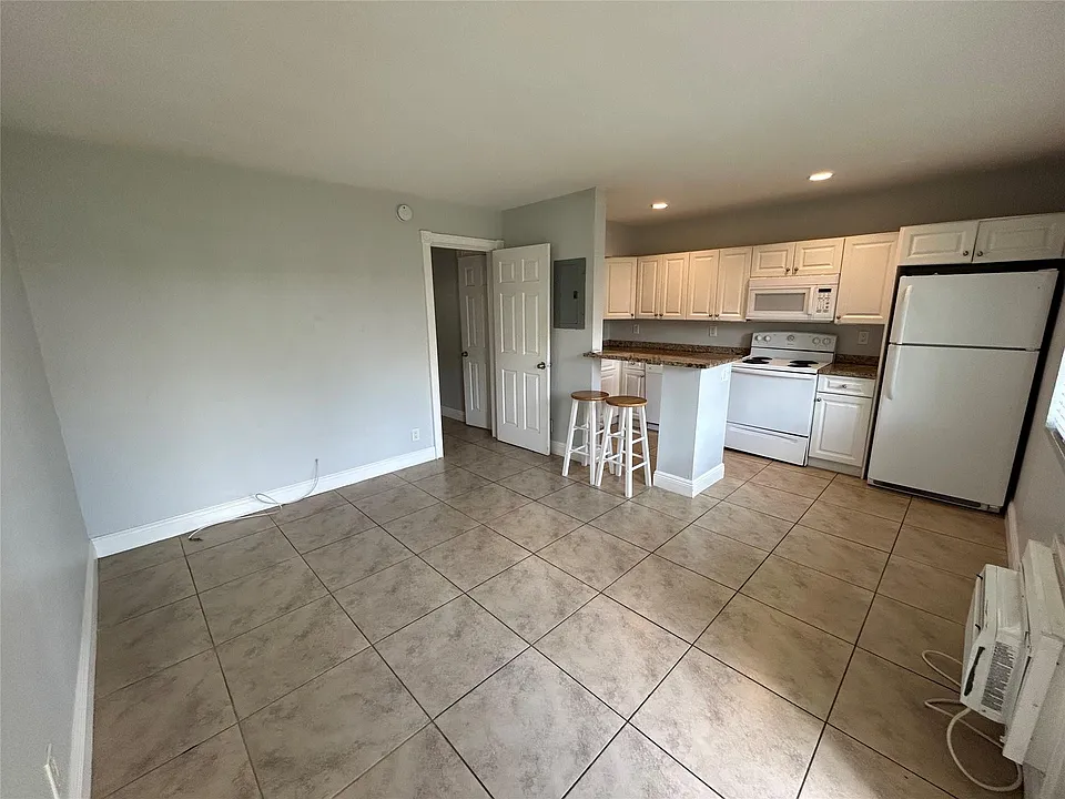 921 NE 17th Ave #2