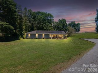 527 Floyd Blackwell Rd, Tryon, NC 28782