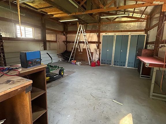 5th image of 205 W Riverside Dr