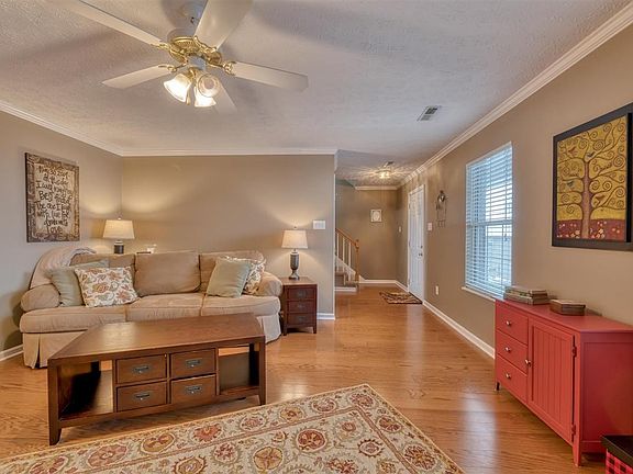 4th image of 806 Dowry Ln