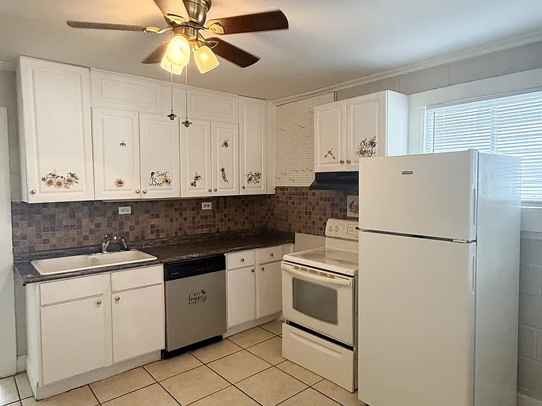 913 Pine St — Photo 14