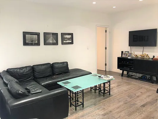 Rented by Dynamik Realty | media 7