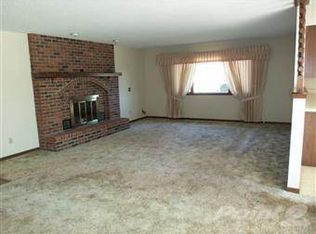1604 Northwood St, Bolivar, MO 65613