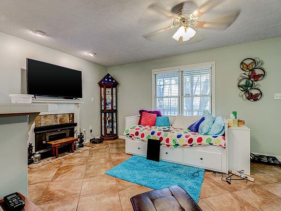 3rd image of 5625 Sarah Dr