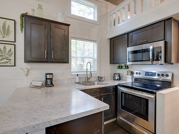 5th image of 162 Mountain Laurel Ln