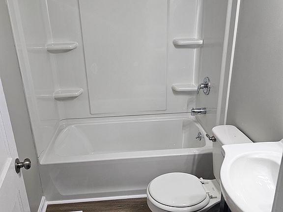 3rd image of 358 W Maple Ave