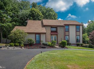 1041 Denston Dr, Ambler, PA 19002