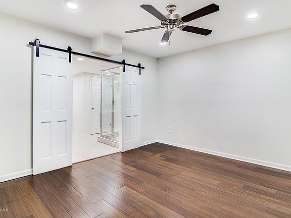 5th image of 302 Felicie Dr