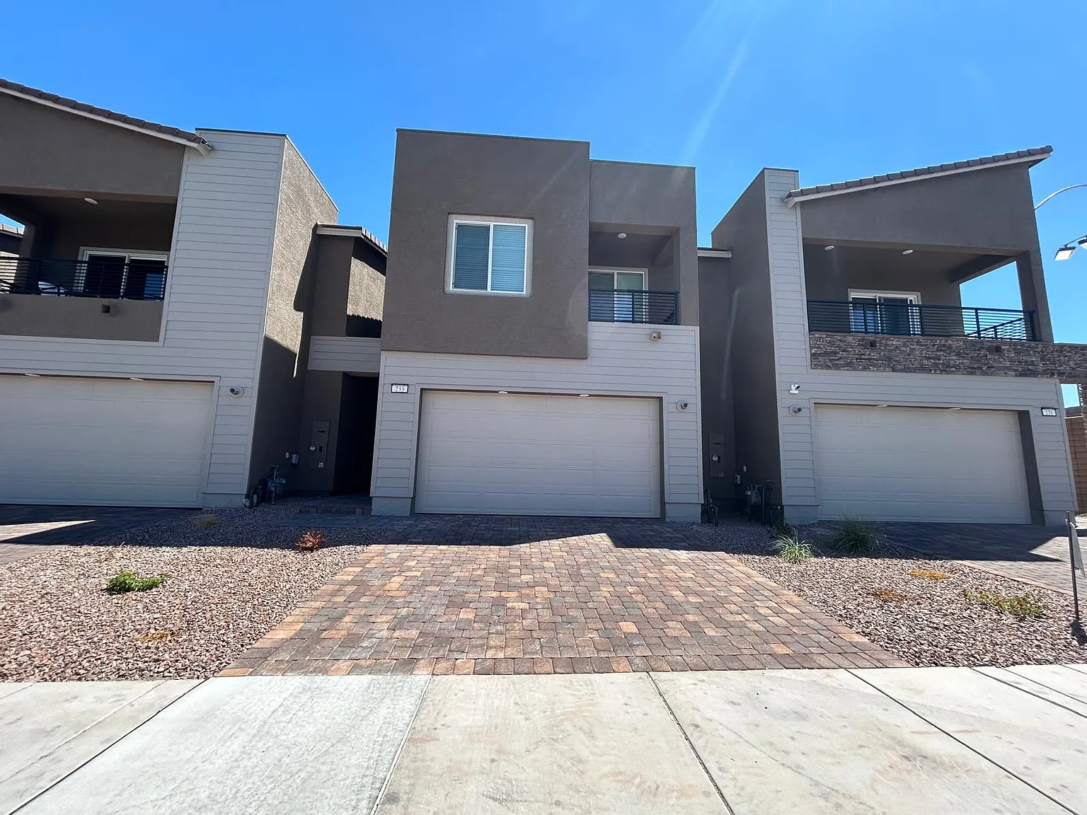 2 bed, $2,400 — Photo 4