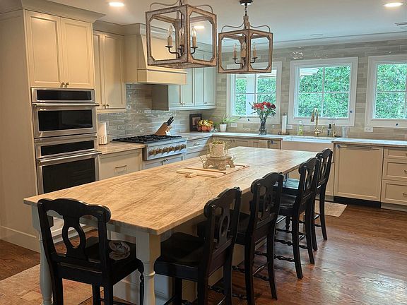 2nd image of 4020 Dobbs Dr SE