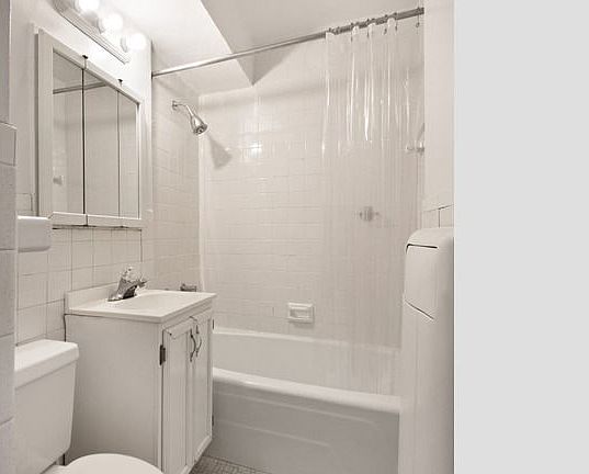3rd image of 225 E 36th St APT 12C