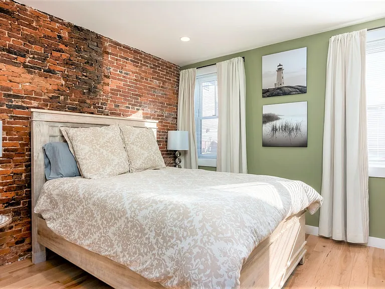 37 Middle St #1 — Photo 16