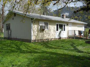130 Bloom Rd, Wolf Creek, OR 97497