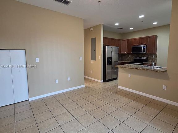 3rd image of 2851 W Prospect Rd #404-0