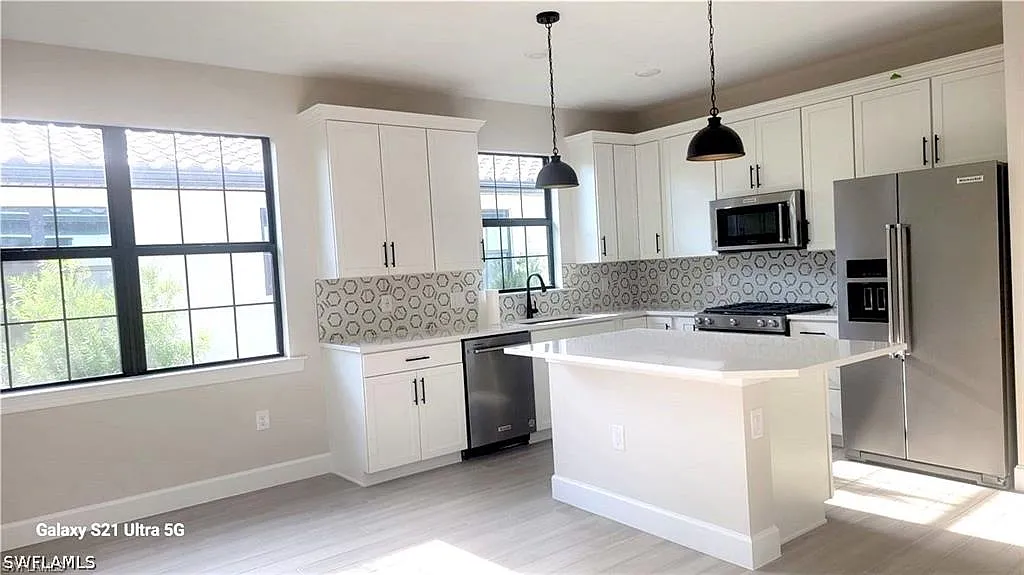 2 bed, 1581 sqft, $3,400 — Photo 2