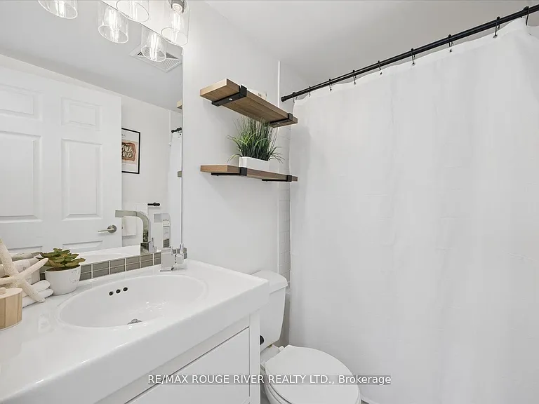 340 Watson St W #305 — Photo 17