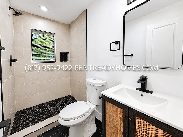 1510 W Jefferson Blvd #205 — Photo 8