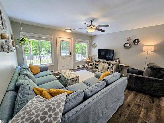 3rd image of 7686 Wyndamar Dr