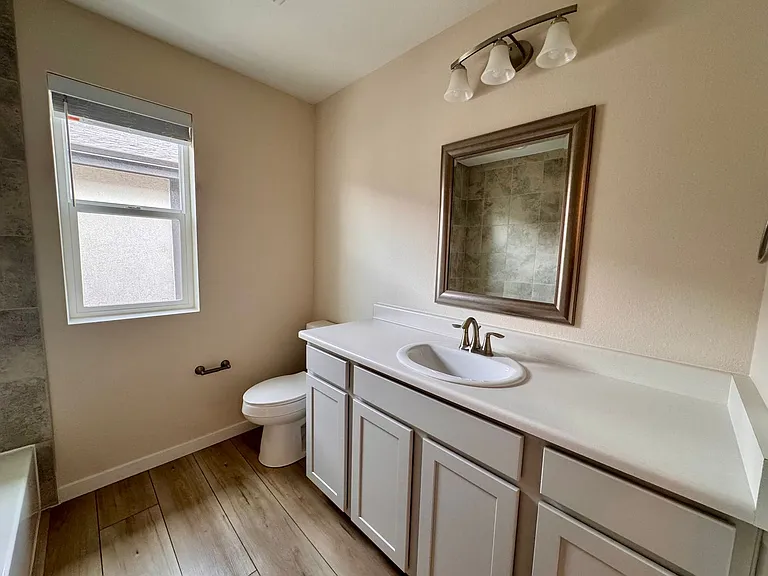 1932 Erin Loop — Photo 12
